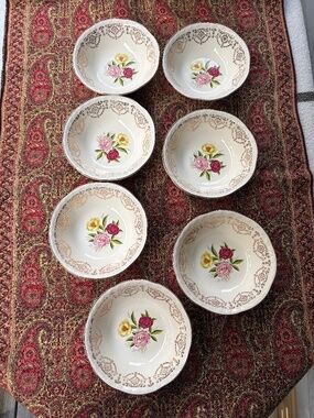 Set of 7 soup/salad bowls, 22k gold pattern, floral roses, vintage, bone china.
